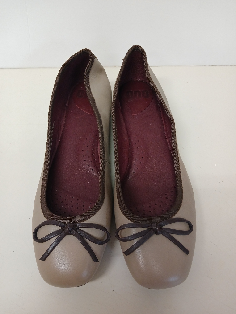 ✅️NWOT Taupe Ballet Flats with Brown Trim and Bow by